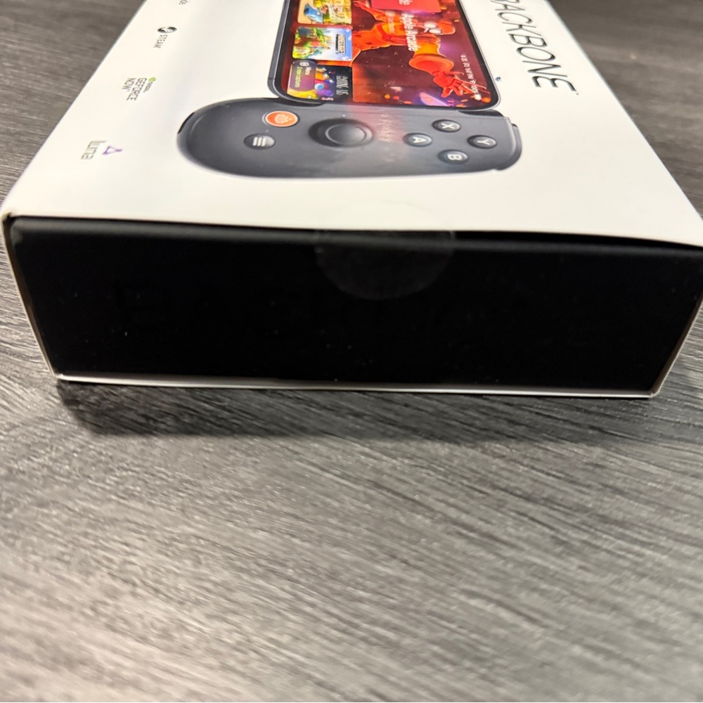 Backbone Mobile Gaming Controller - Picture 4 of 6
